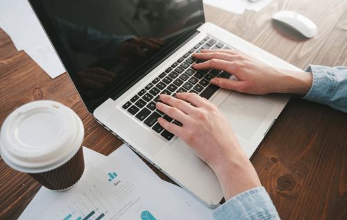 駐場(chǎng)開發(fā)與軟件外包 深度解析兩種合作模式的核心差異